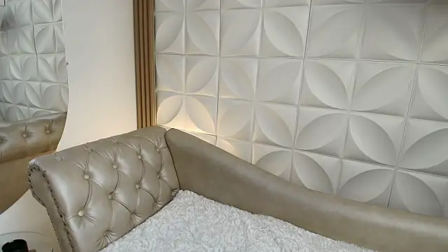 Lily rousee  online show from 04/10/26, 12:43