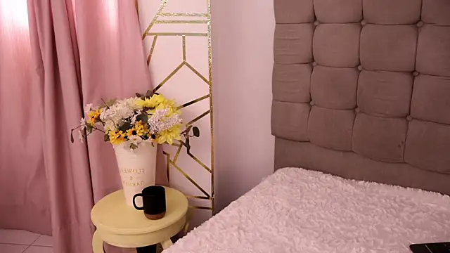 Lily rousee  online show from 05/20/26, 12:44
