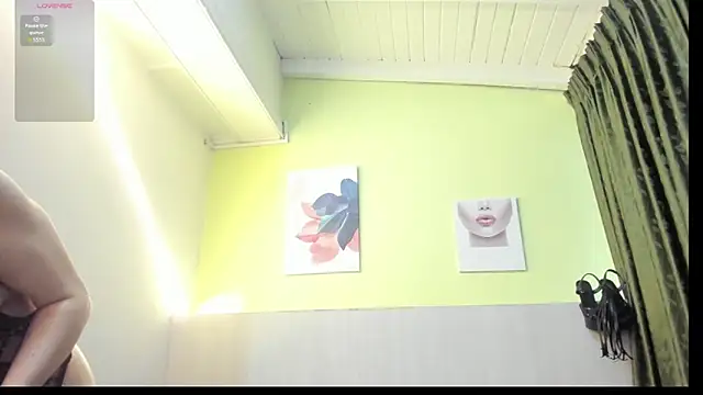 AtheneaArbelaez  online show from 09/26/25, 12:42