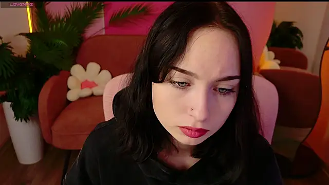 MonikaCarter online show from 11/13/25, 10:14