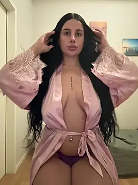 Snapshot of baddieworld1 chatting on 02/26/26, 01:32 baddieworld1 online show from 02/26/26, 01:32