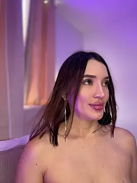 Snapshot of Bella-taylorr chatting on 05/11/26, 04:04 Bella-taylorr online show from 05/11/26, 04:04
