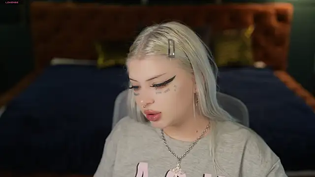 Snapshot of Yuki_sun chatting on 11/22/25, 03:33 Yuki sun online show from 11/22/25, 03:33