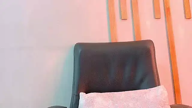 Snapshot of Angel_saez chatting on 10/15/25, 10:26 Angel saez online show from 10/15/25, 10:26