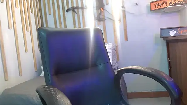 Snapshot of Angel_saez chatting on 10/28/25, 11:25 Angel saez online show from 10/28/25, 11:25