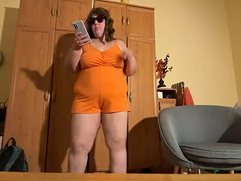 Snapshot of CherryLace04 chatting on 09/23/25, 07:39 CherryLace04 online show from 09/23/25, 07:39