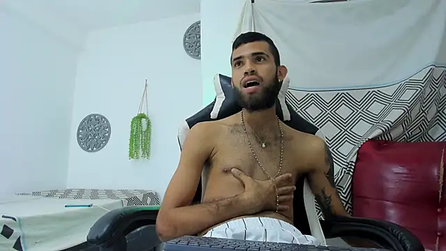 Snapshot of adri_sexboy229 chatting on 10/12/25, 06:34 adri sexboy229 online show from 10/12/25, 06:34
