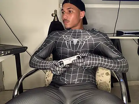 Snapshot of edualqxo chatting on 10/18/25, 11:38 edualqxo online show from 10/18/25, 11:38