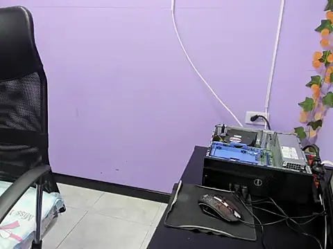 Snapshot of Megan_Collinss_ chatting on 09/20/25, 03:24 Megan Collinss online show from 09/20/25, 03:24