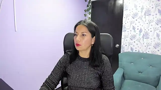 Snapshot of Megan_Collinss_ chatting on 11/12/25, 01:22 Megan Collinss online show from 11/12/25, 01:22