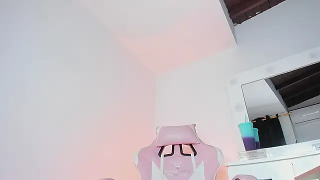 lovingdarcy  online show from 03/13/26, 11:28