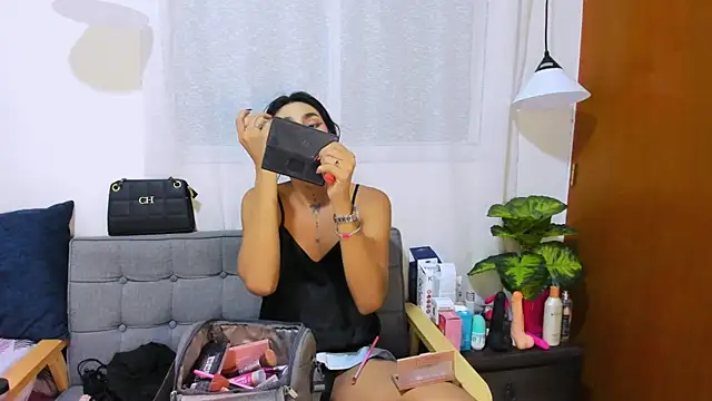 zou quira online show from 10/17/25, 01:42