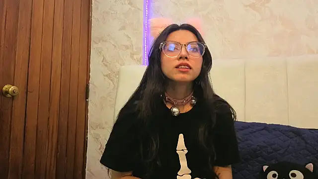 VioletxBloom online show from 11/22/25, 05:17