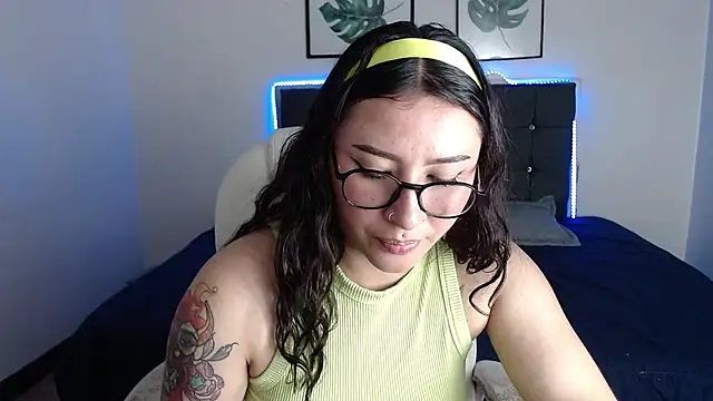 nicolee 8 online show from 09/24/25, 02:15