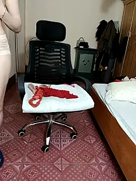 Moona heny online show from 10/31/25, 12:17