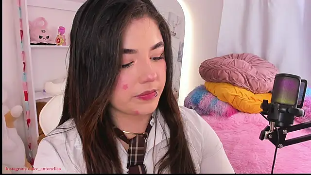 dolce antonellaa online show from 04/05/26, 01:25