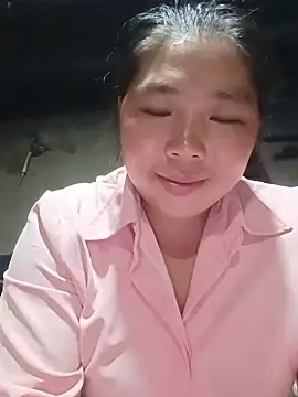 Snapshot of quynhkoolbae chatting on 06/26/26, 01:26 quynhkoolbae online show from 06/26/26, 01:26