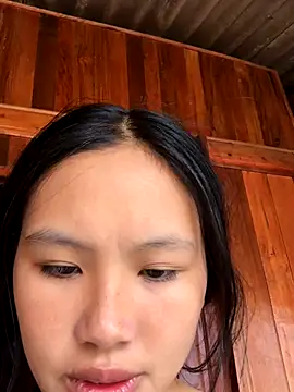 Snapshot of May_nhi chatting on 09/19/25, 04:58 May nhi online show from 09/19/25, 04:58