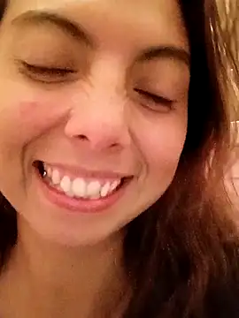 Snapshot of MoonBlueSex chatting on 10/19/25, 04:57 MoonBlueSex online show from 10/19/25, 04:57