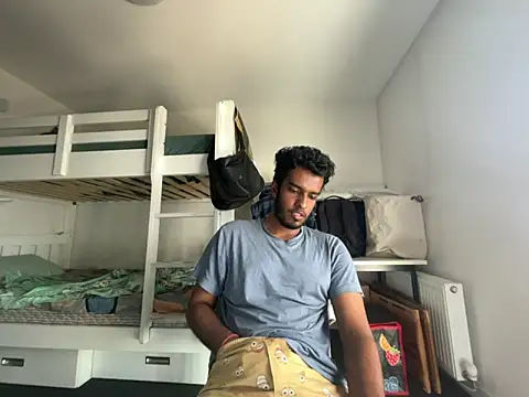 nivedthomas01 online show from 04/27/26, 04:10