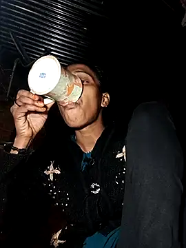 Snapshot of Pinki_thakur_1 chatting on 12/05/25, 05:42 Pinki thakur 1 online show from 12/05/25, 05:42