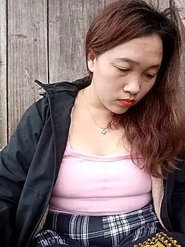 miumiu 00 online show from 11/11/25, 12:21