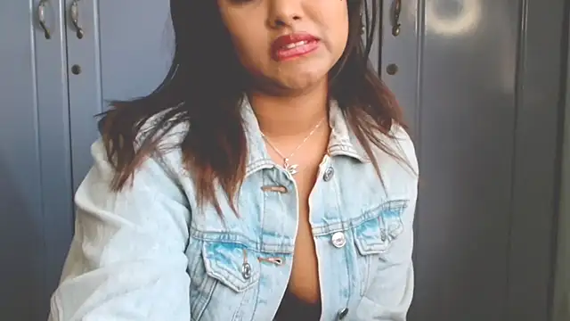 Indian GlowingMiax online show from 09/17/25, 11:12