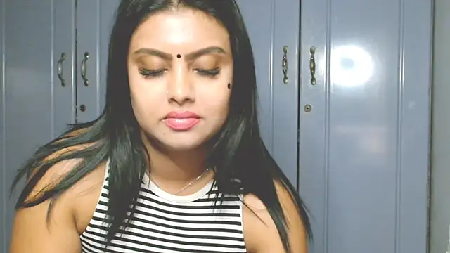 Indian GlowingMiax online show from 10/05/25, 07:01