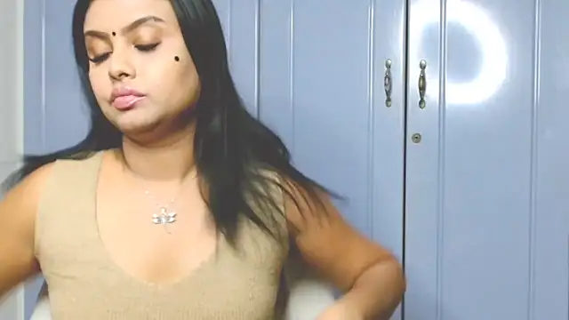 Indian GlowingMiax online show from 10/22/25, 05:45