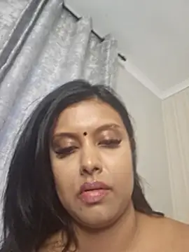 Indian GlowingMiax online show from 11/21/25, 04:33