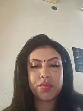 Indian GlowingMiax online show from 12/18/25, 05:24