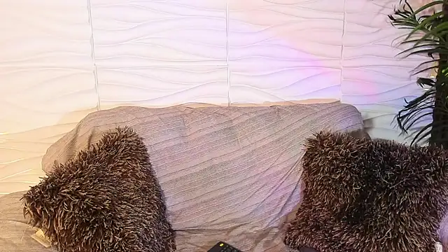 Suxan White  online show from 04/09/26, 07:52