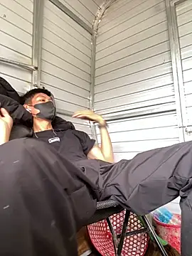 linh21107 online show from 10/26/25, 05:57