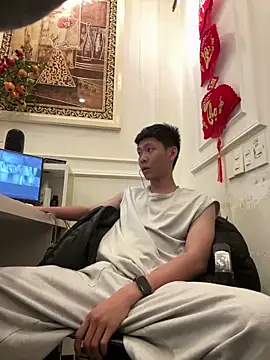 linh21107 online show from 04/12/26, 12:32