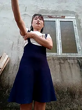 Snapshot of linda_bae00 chatting on 03/30/26, 12:44 linda bae00 online show from 03/30/26, 12:44
