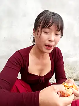 Snapshot of linda_bae00 chatting on 04/02/26, 01:03 linda bae00 online show from 04/02/26, 01:03