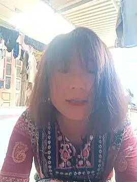 Snapshot of linda_bae00 chatting on 05/05/26, 11:07 linda bae00 online show from 05/05/26, 11:07
