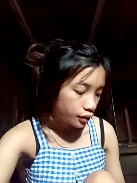 Snapshot of beobeo_2xx chatting on 09/11/25, 10:43 beobeo 2xx online show from 09/11/25, 10:43