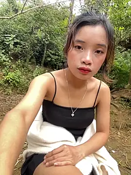 Snapshot of beobeo_2xx chatting on 10/13/25, 02:11 beobeo 2xx online show from 10/13/25, 02:11