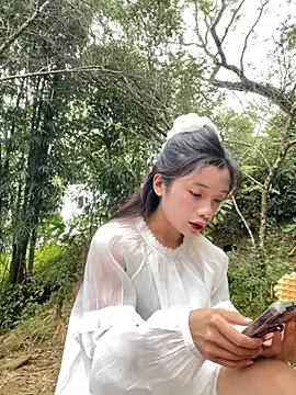 Snapshot of beobeo_2xx chatting on 10/18/25, 02:25 beobeo 2xx online show from 10/18/25, 02:25