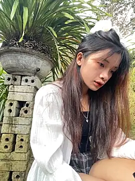 Snapshot of beobeo_2xx chatting on 10/23/25, 01:49 beobeo 2xx online show from 10/23/25, 01:49