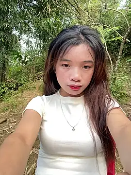 Snapshot of beobeo_2xx chatting on 10/28/25, 08:40 beobeo 2xx online show from 10/28/25, 08:40