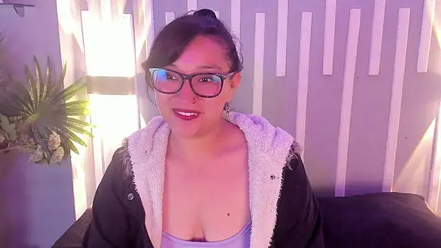 Skye bluee  online show from 09/20/25, 03:07