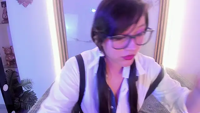 Skye bluee  online show from 10/03/25, 03:03