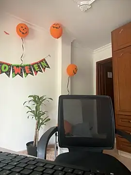 olivia jass online show from 10/28/25, 01:36