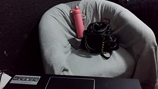 Snapshot of fetishslut4u chatting on 10/04/25, 11:52 fetishslut4u online show from 10/04/25, 11:52