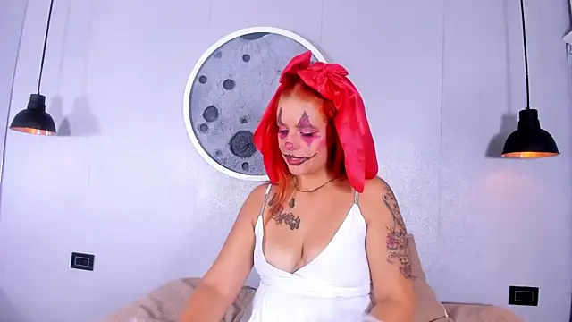 Roxy Medina online show from 10/31/25, 04:24