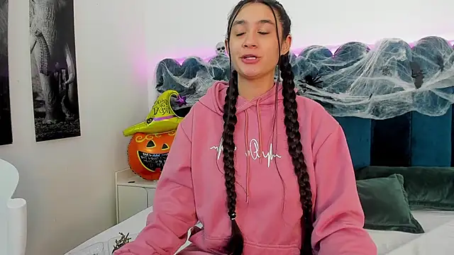 EmilyHanks  online show from 10/24/25, 11:34