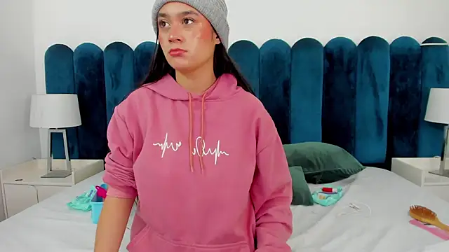 EmilyHanks  online show from 11/14/25, 11:13