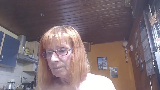 Snapshot of SexySilvie chatting on 06/24/26, 11:09 SexySilvie online show from 06/24/26, 11:09